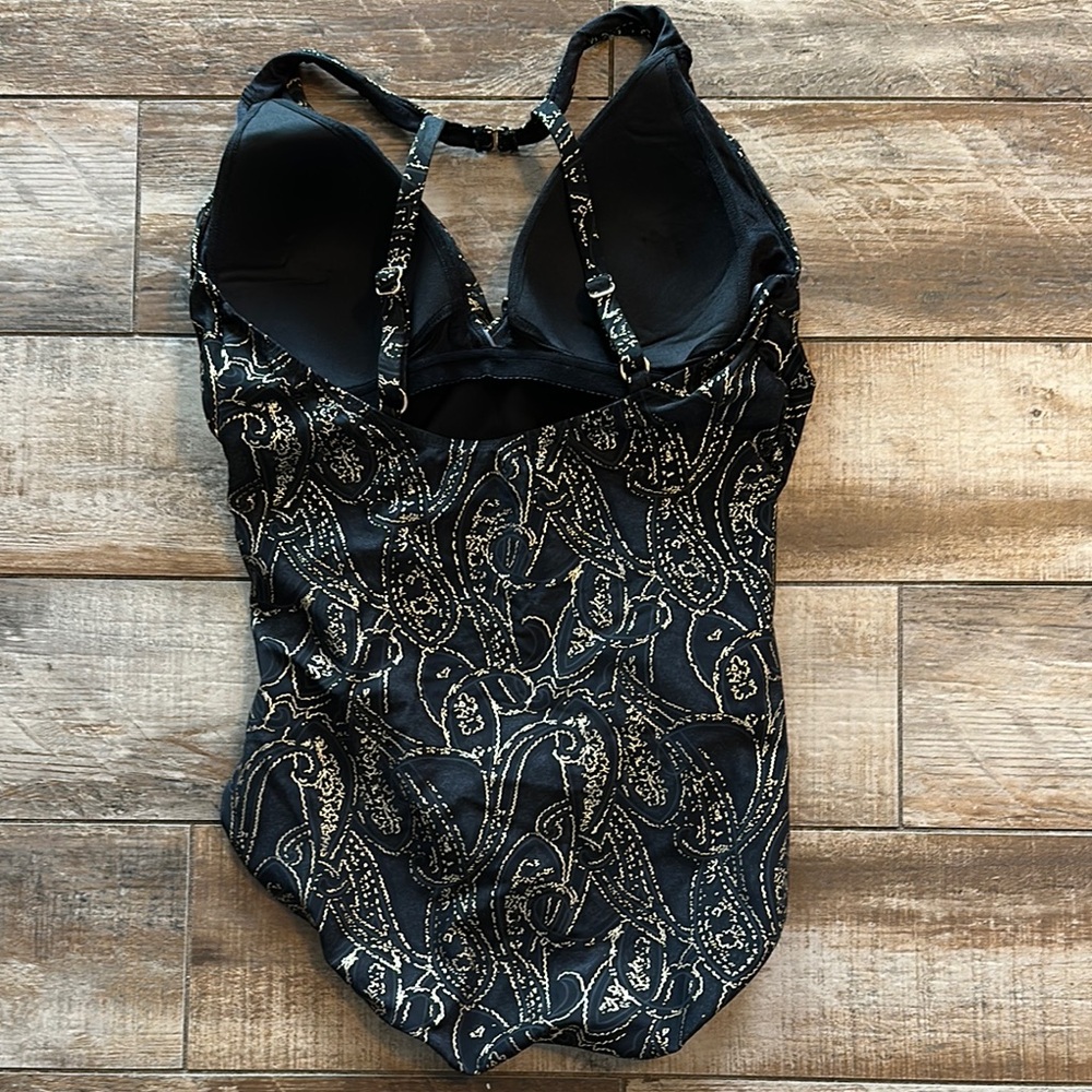 MIRACLESUIT BLACK AND GOLD ONE PIECE 
Stylish‎ Black and Gold One Piece - Picture 4 of 9